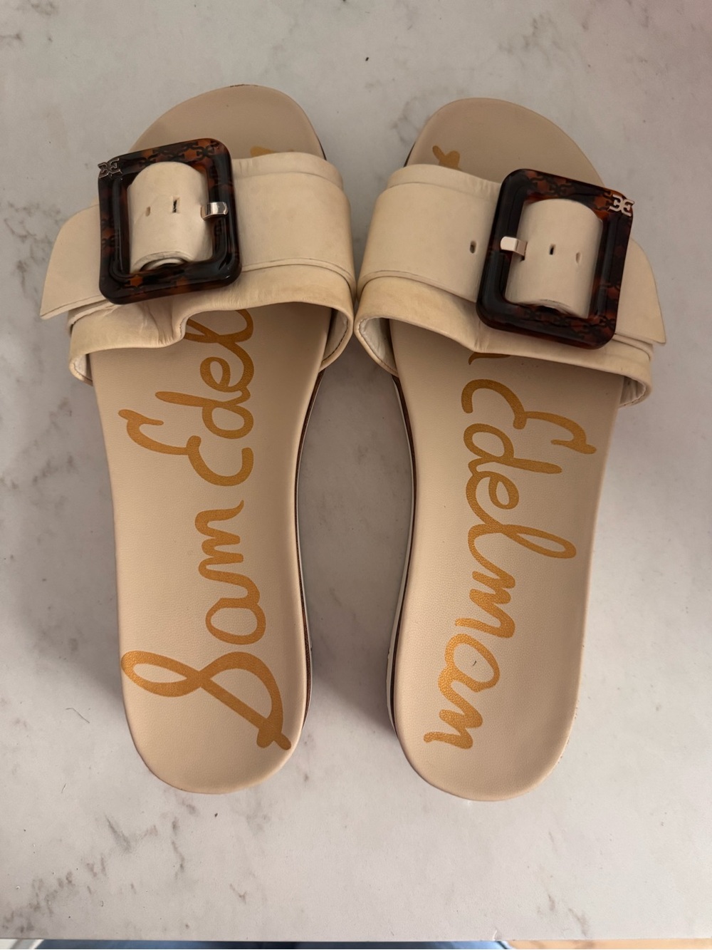 4 pairs of shoes one price